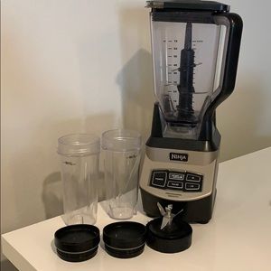 Ninja Blender + smoothie cups